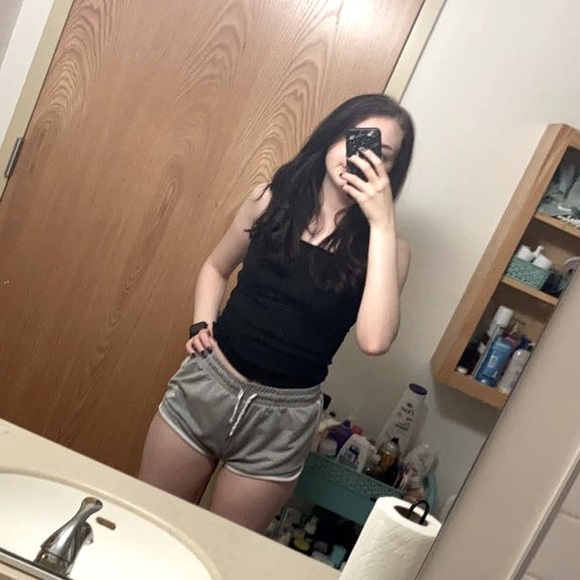 Meet your Posher, Julia - Picture 2 of 2